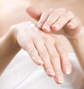 STOP THESE BAD HABITS! YOU’RE MAKING YOUR HANDS AGE
