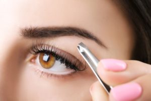 ARE YOU MAKING THESE 9 EYEBROW MISTAKES?