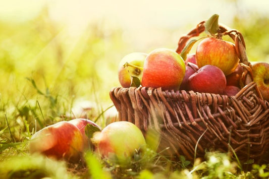 AN APPLE A DAY KEEPS THE DRY, FRIZZY HAIR AWAY